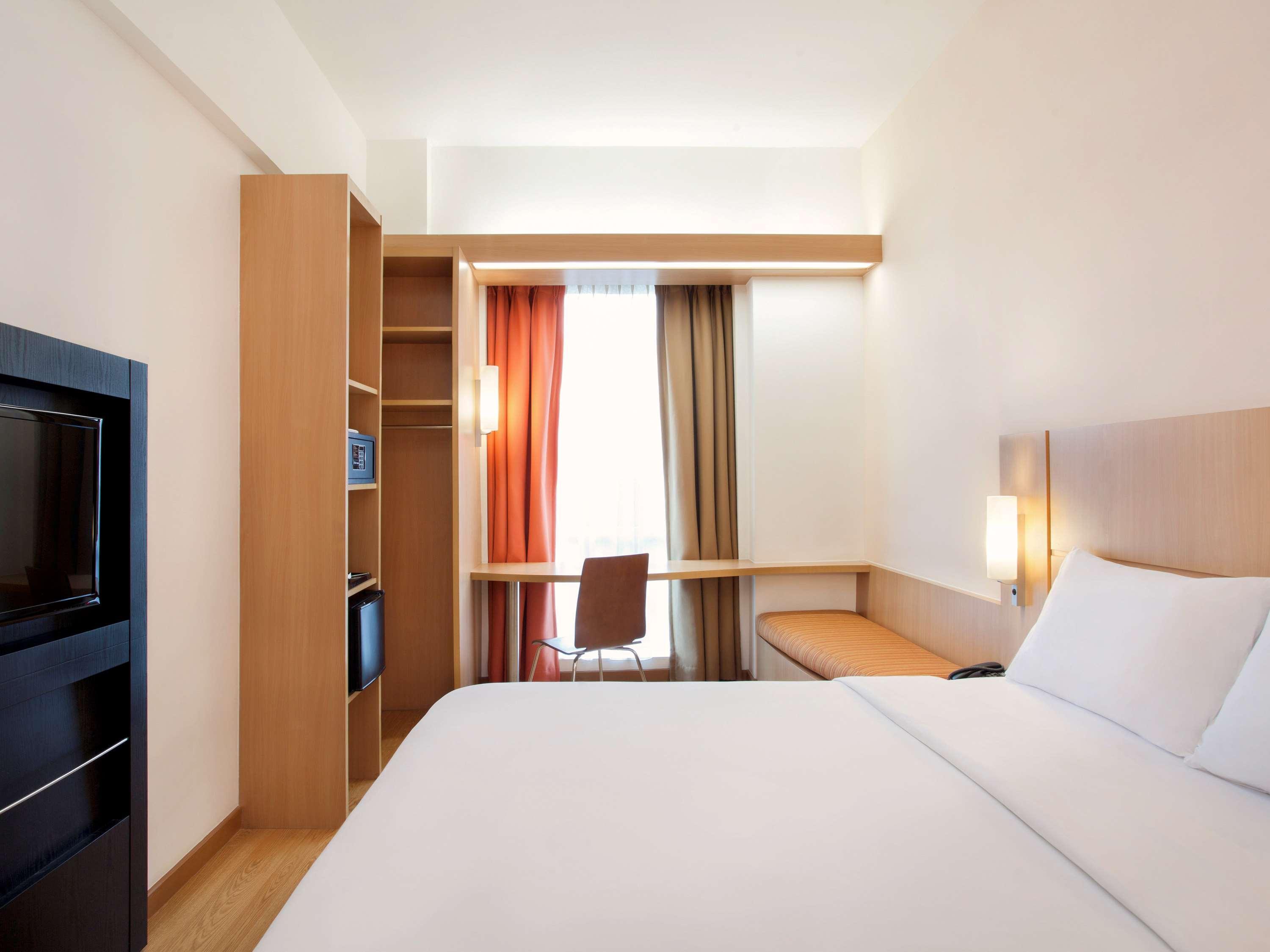 Ibis Bandung Trans Studio Exterior photo