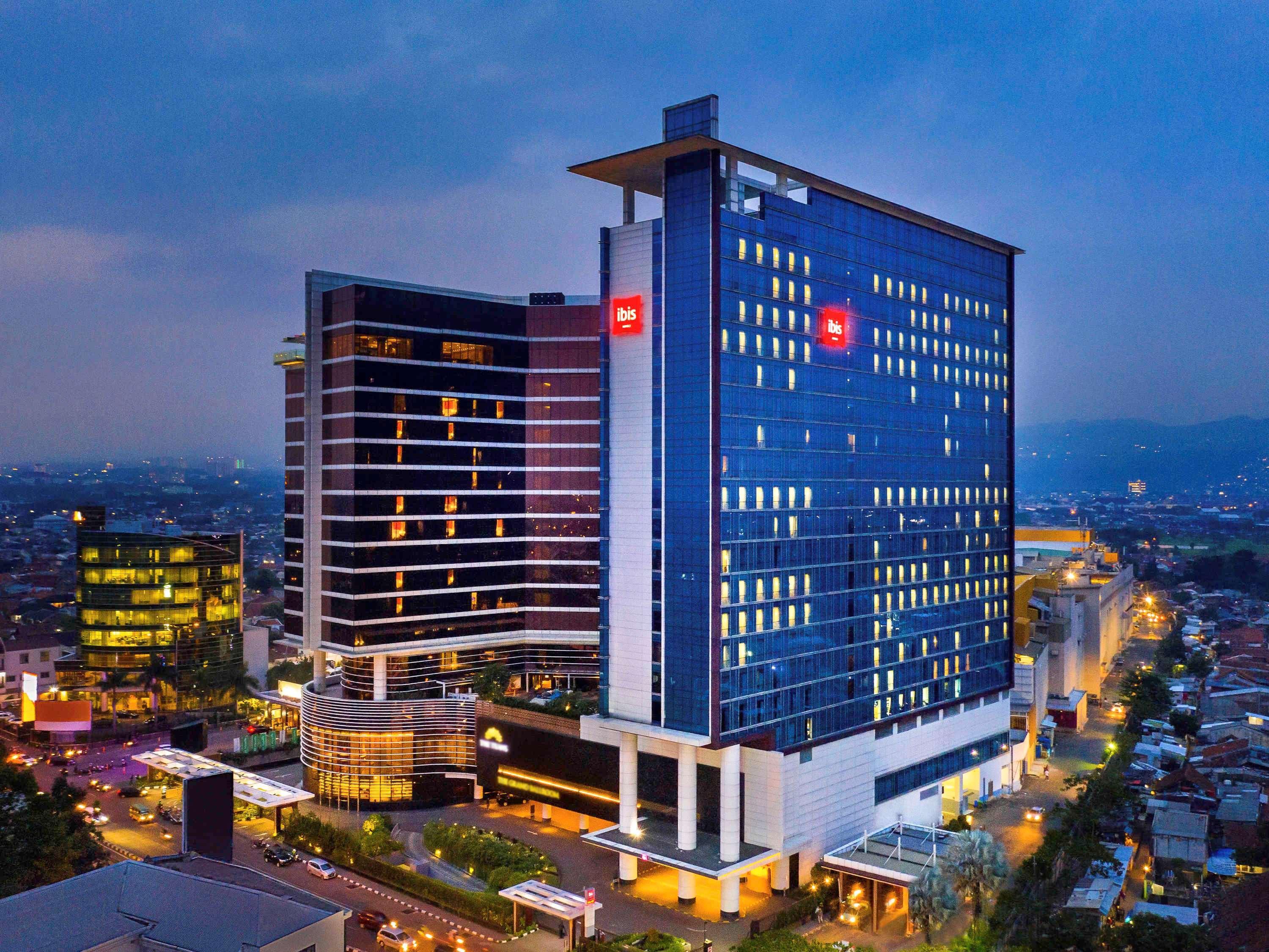 Ibis Bandung Trans Studio Exterior photo