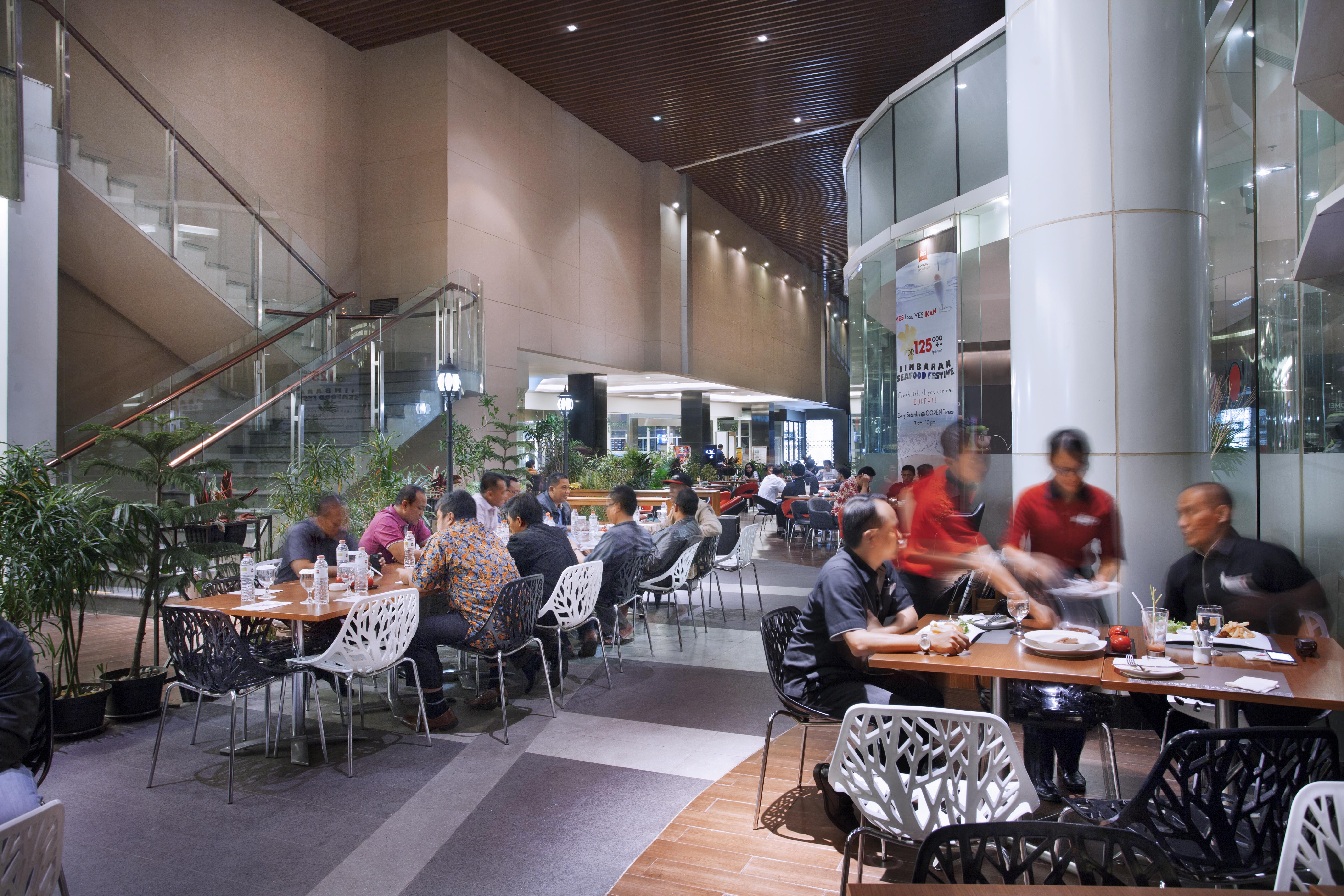 Ibis Bandung Trans Studio Exterior photo