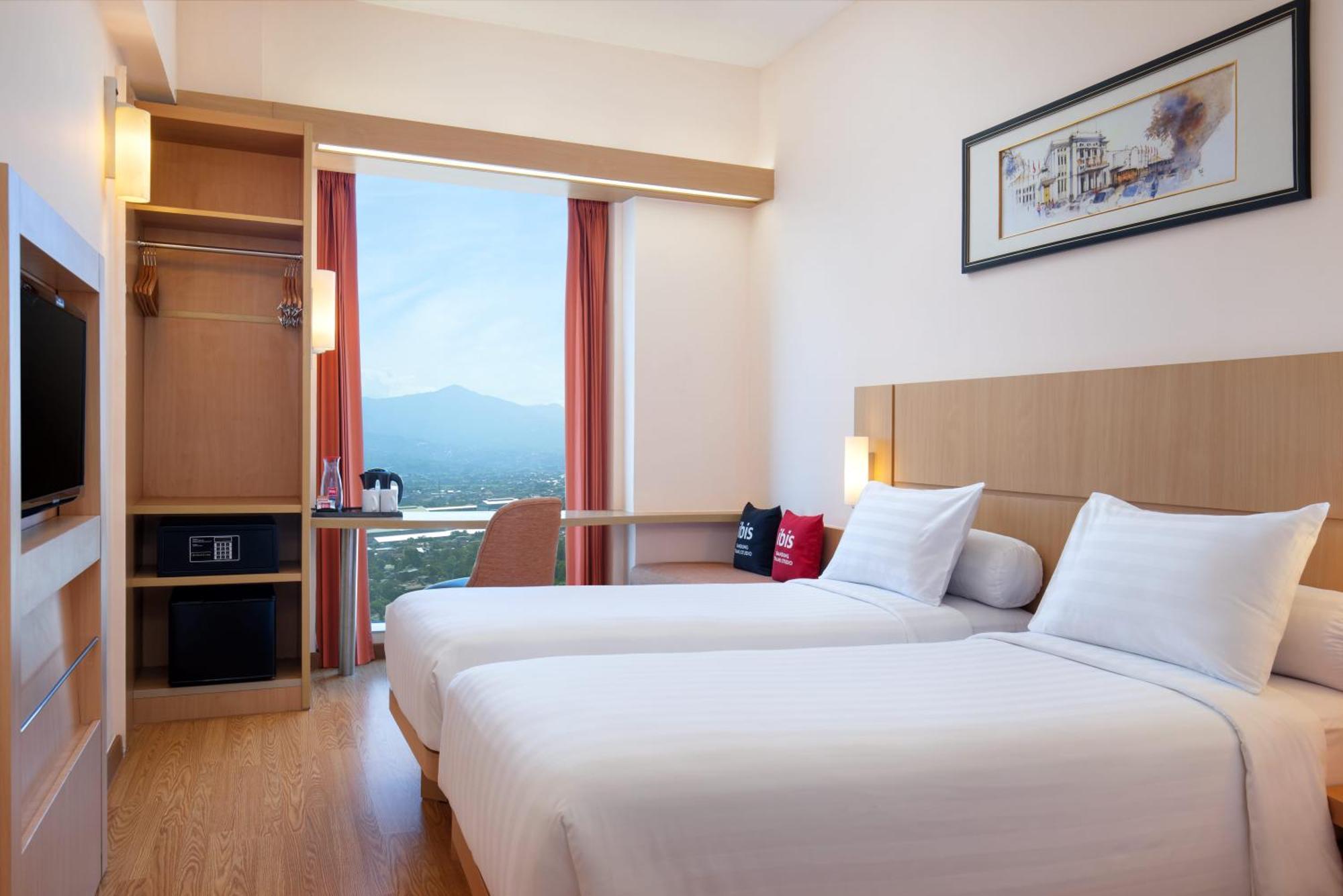 Ibis Bandung Trans Studio Exterior photo