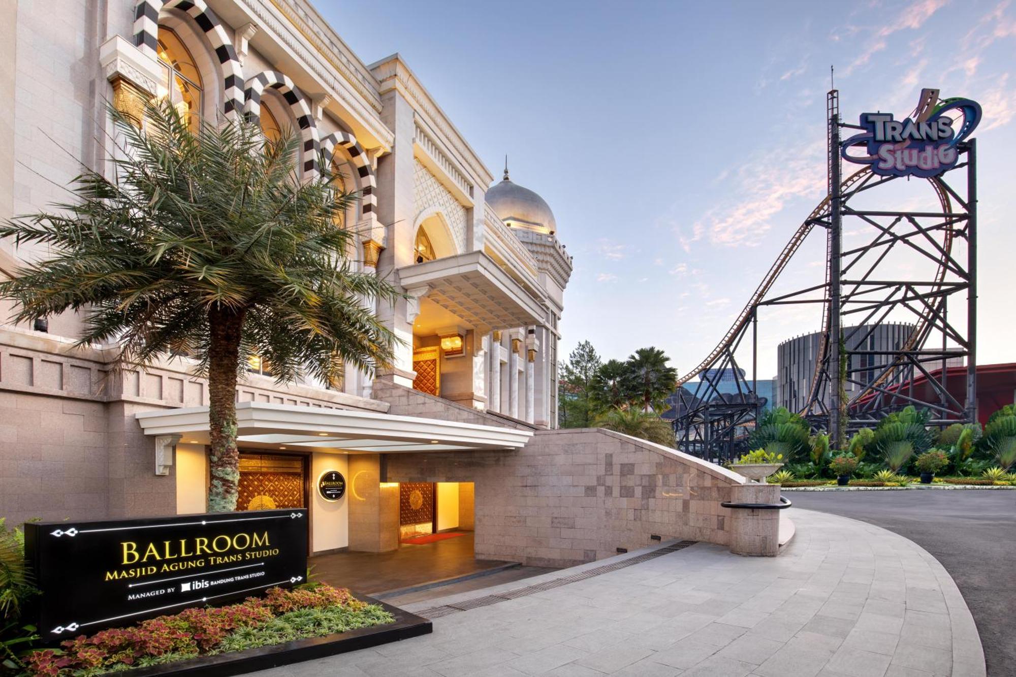 Ibis Bandung Trans Studio Exterior photo